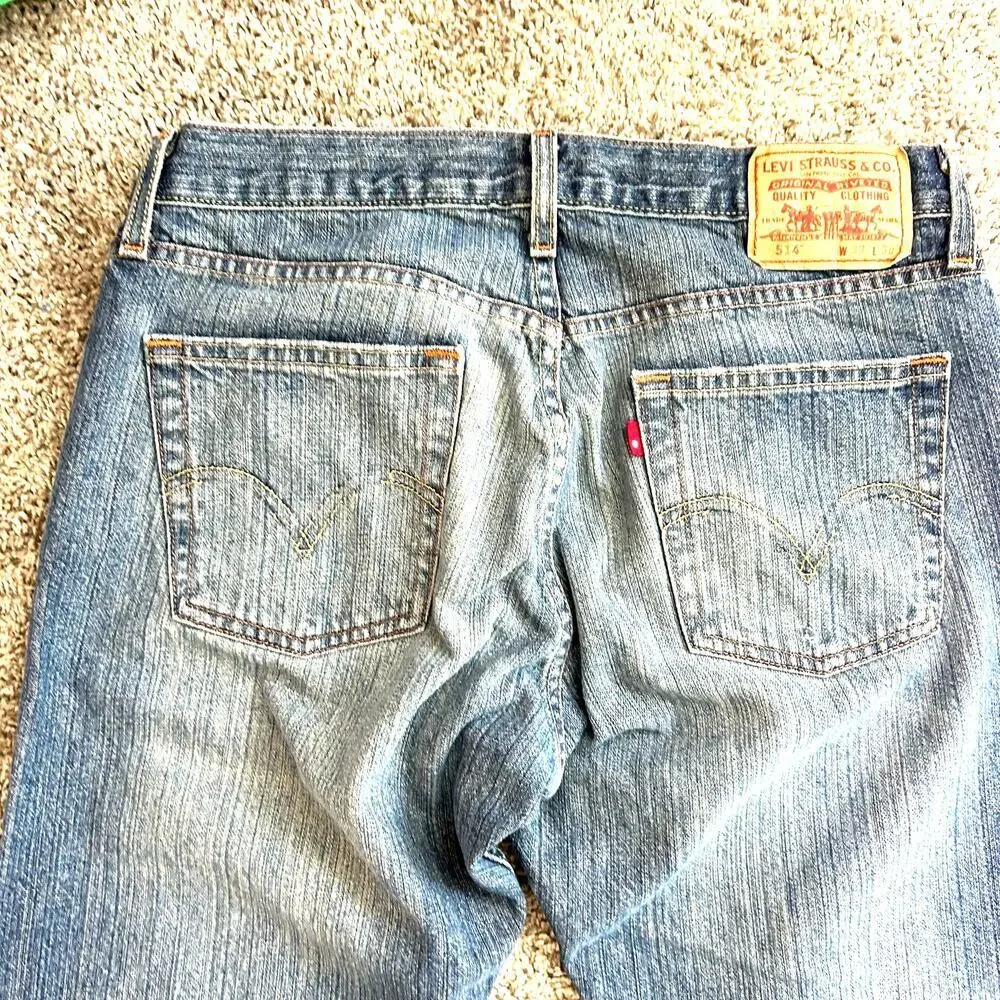 Levi’s 514 Men's Size 32x30 Jeans distressed denim pants